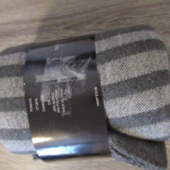 NEW BB DAKOTA PONCHO SWEATER WRAP Black Gray Striped FabFitFun Reversible - Picture 4 of 4